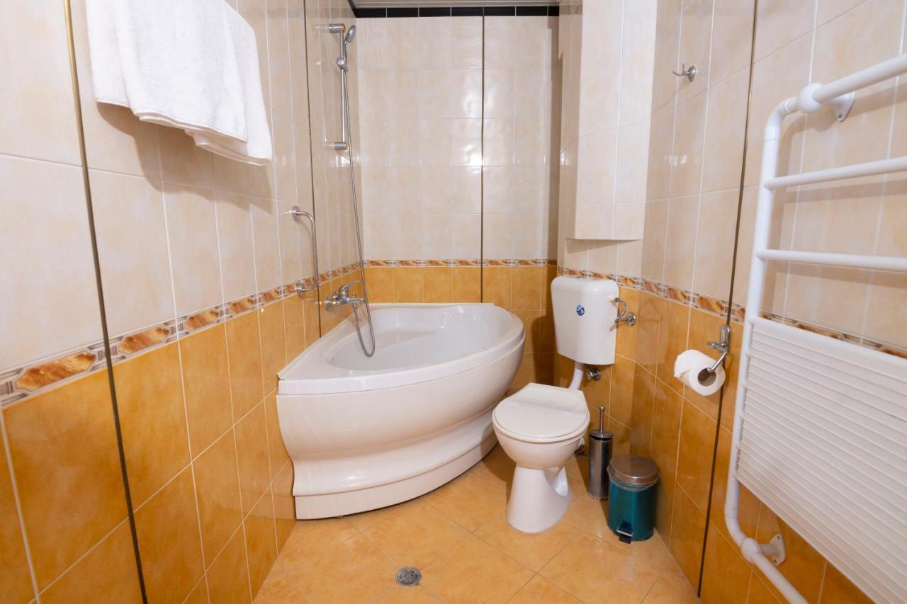 Hotel Slaviani Dimitrovgrad  Kültér fotó