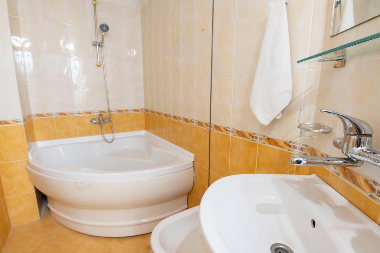 Hotel Slaviani Dimitrovgrad  Kültér fotó